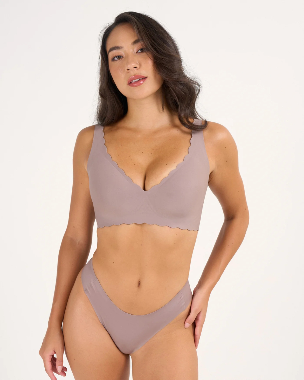 Alorin™ Scalloped Deep V Push-Up Seamless Wireless Jelly Bra