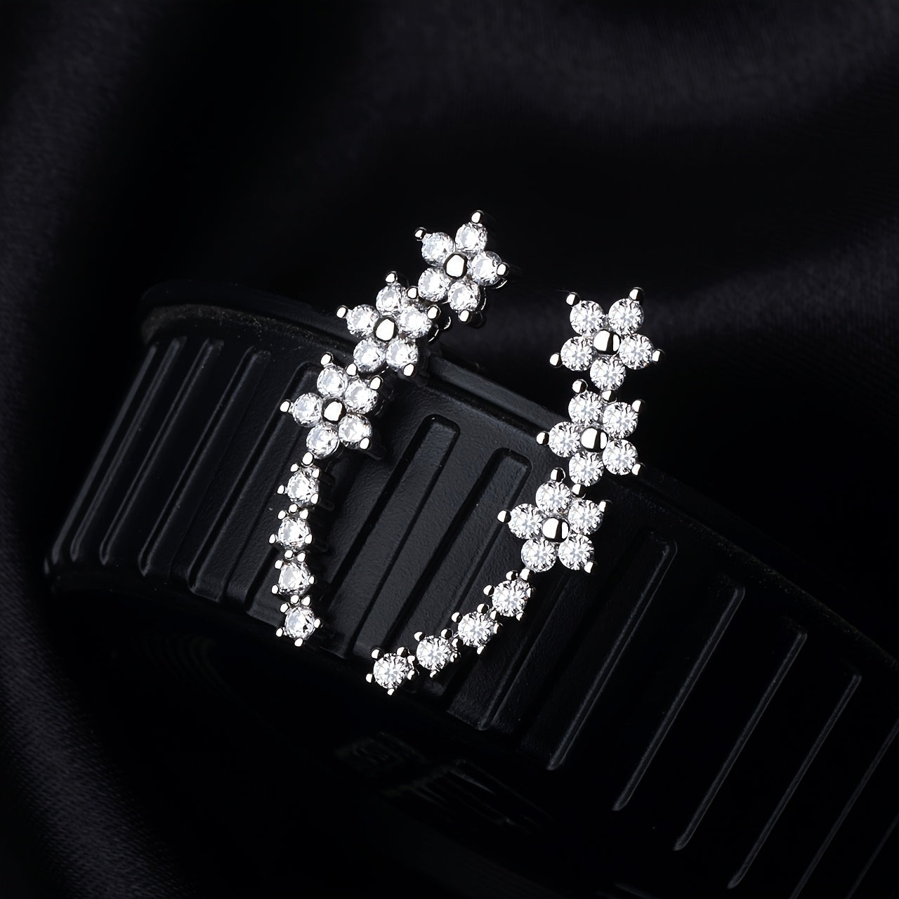 Floral Earrings™ | Timeless elegance in gold