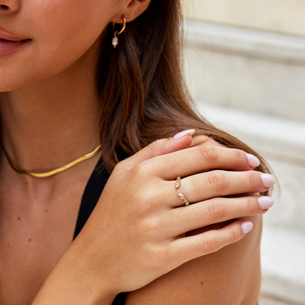 Peace – Crystal Gold Vine Ring